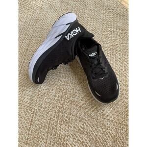 Hoka black sneakers One One W cClifton 8 , 6.5 B
